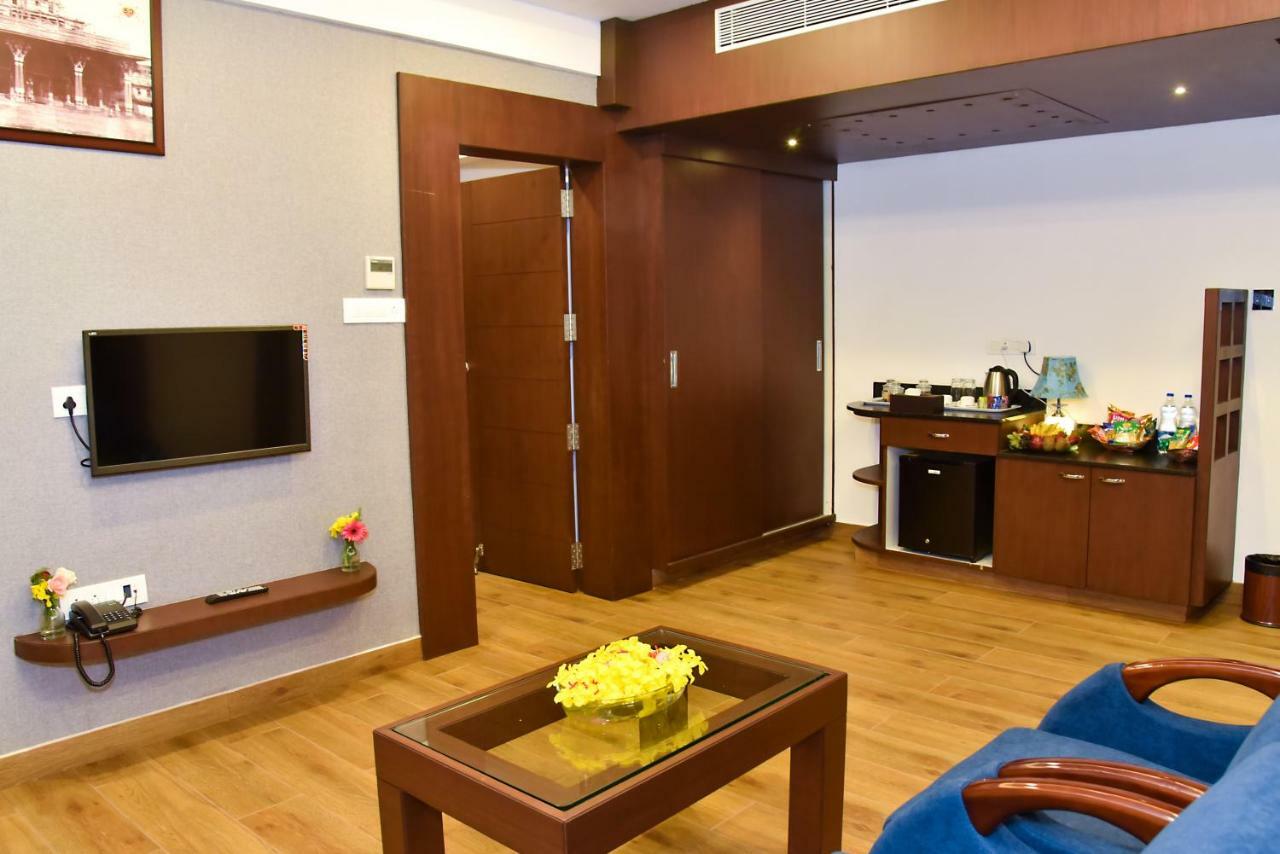 Silver Oak Hotel Mysore Eksteriør bilde